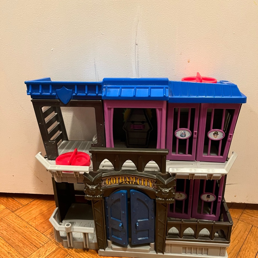 Fisher Price Imagine DC Gotham City Jail Playset wfigures